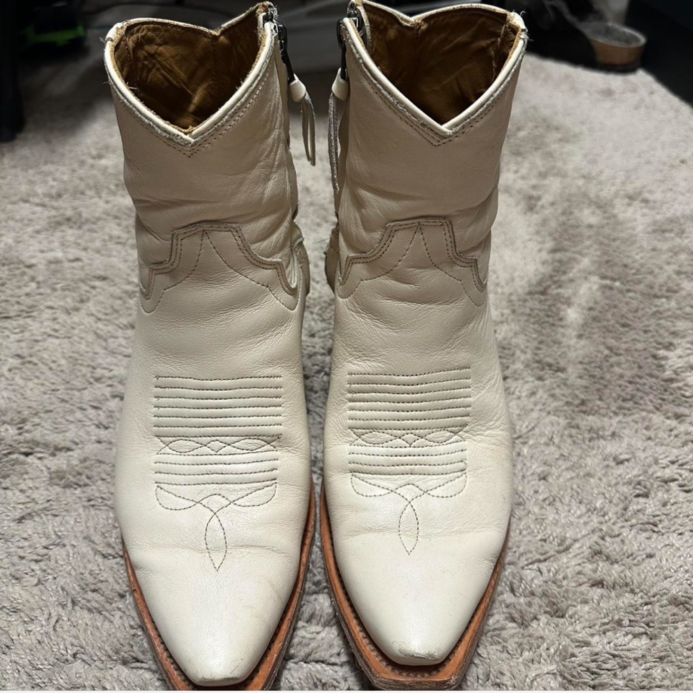 Women’s Tecovas The Daisy Cowgirl Leather Booties in Bone Cowhide 6.5